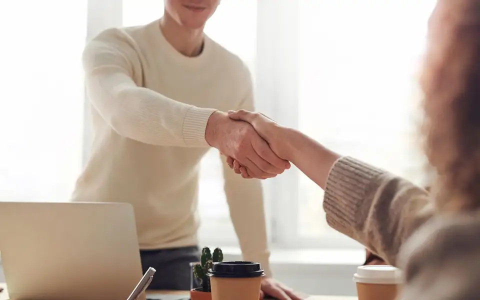 Casos de éxito en marketing digital para pymes: resultados reales con Instagram Ads, TikTok Ads y automatización